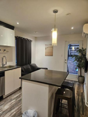 Charming 1 Bedroom Apt Quiet Location 202